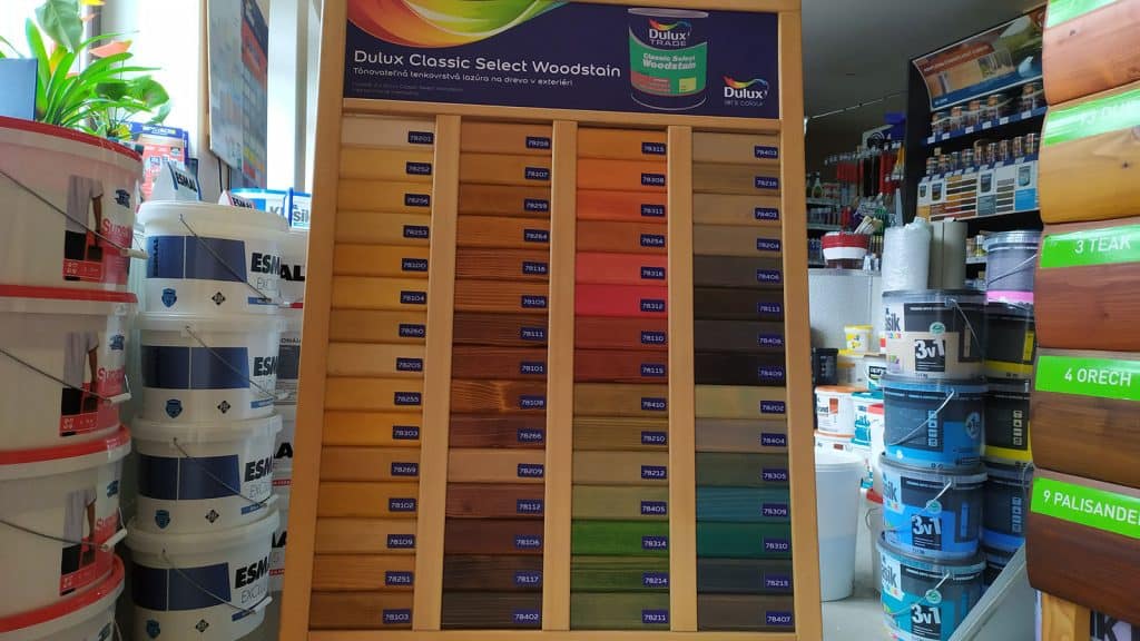 interíer predajne, farby laky, paleta farieb, vzorkovník, dulux classic select woodstain